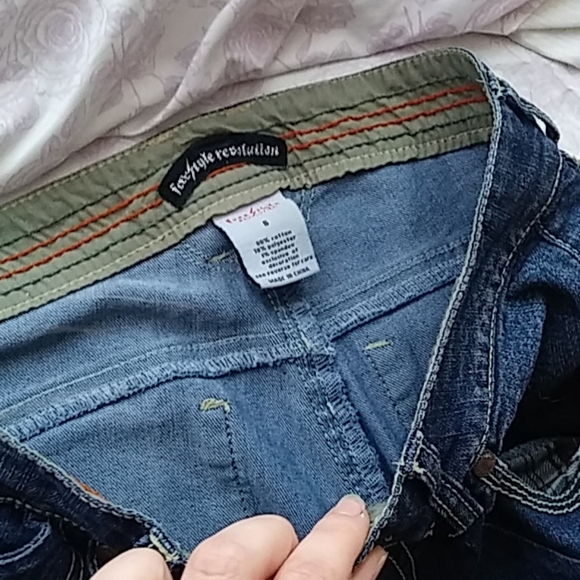 Junior's size 5 pair of jeans - Picture 2 of 4